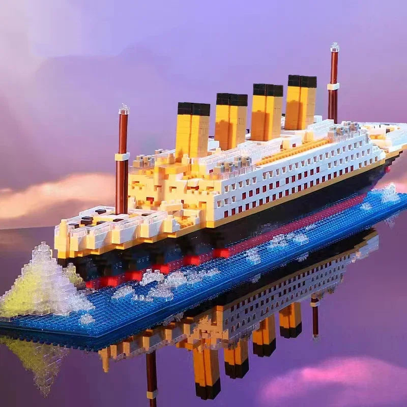 Titanic Creative Luxury Iceberg Cruise Ship Boat Wreck Set City DIY Model Building Blocks Bricks Toys For Children Adult Gift